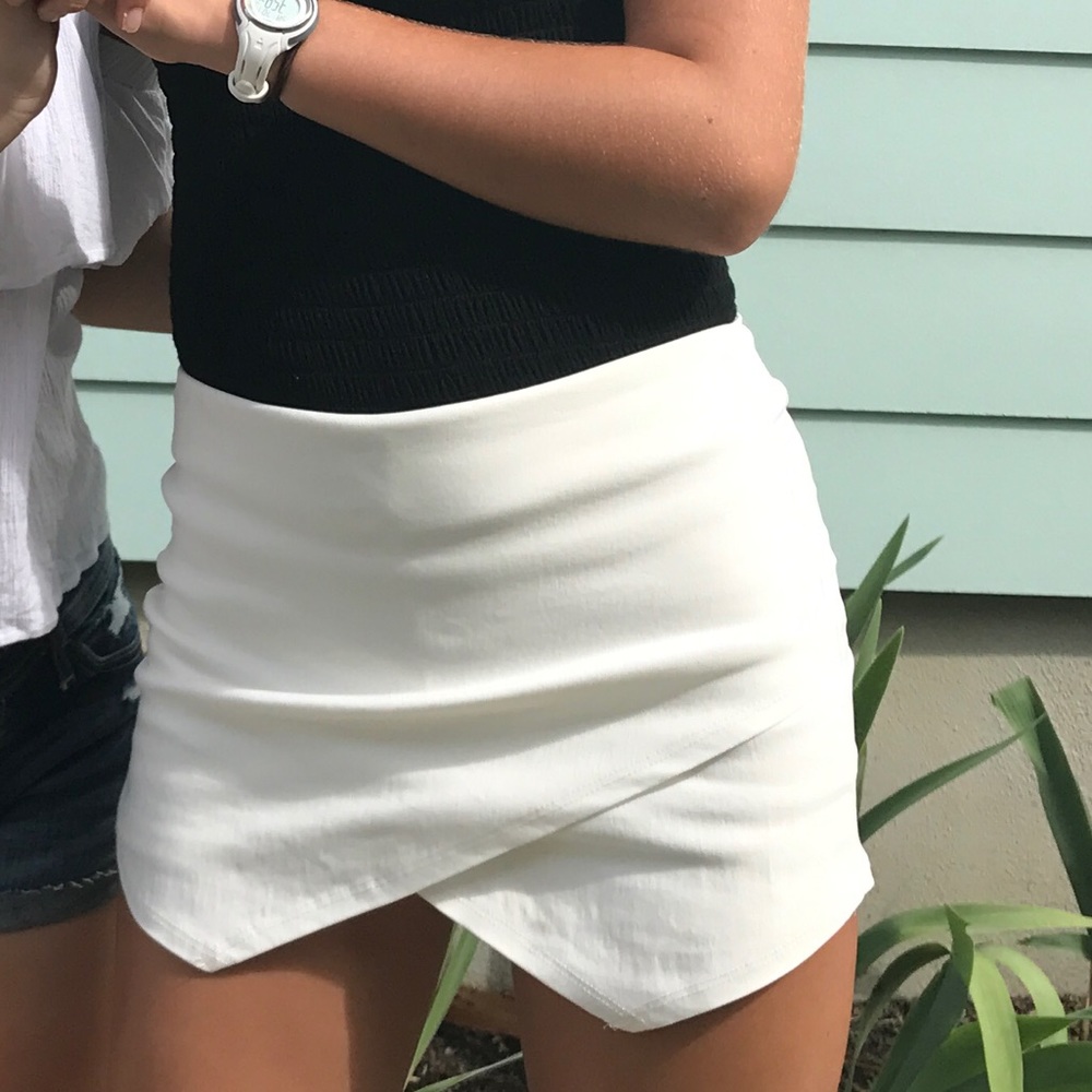 White envelope skort